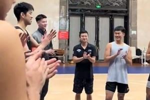 郭昊文现身同曦：看到大家很开心 很高兴能回归这个家庭