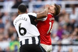 纽卡嫉妒你的颜值😂约克雷斯0球0助球迷评8分：支点作用明显