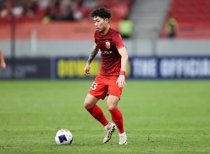 记者：傅欢踢左边翼卫很难受，在日本球员面前感觉像不会踢球