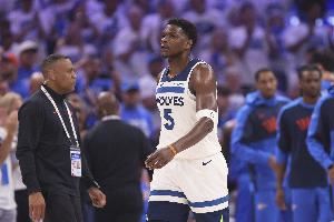 芬奇：华子现在更注重看录像和塑形 相信他具备竞争MVP的潜力