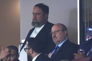 太阳报：森林老板和贝尼特斯一起看奥林匹亚科斯vs阿森纳的比赛