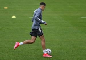 图片报：伊滕洋辉、阿方索训练场康复训练，穆西亚拉仍在室内训练