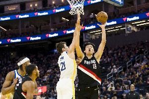 4分&6犯离场！美网友：杨瀚森有天赋但太慢太软！3年内必淡出联盟