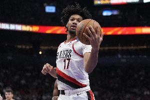 涨球了！谢顿-夏普半场8中5贡献14分4板 次节5中4独揽10分