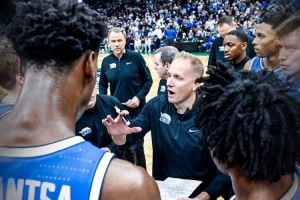  波士顿人！迪班萨谈若能为家乡效力：我能打任何位置 让比赛变好