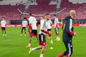  记者：基米希今日因伤未参加德国队合练，只进行了个人训练