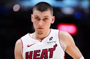  鲍威尔：我和希罗的风格相辅相成 我们已经交流如何打出默契